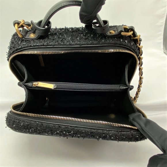 Chanel Black Tweed Vanity Case with Gold Hardware - Picture 9 of 10